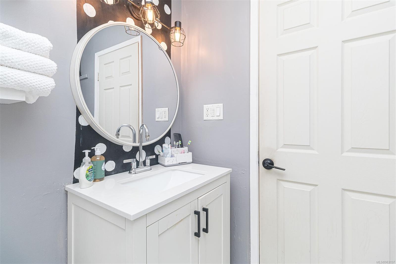 991 Cloverdale Ave # 101