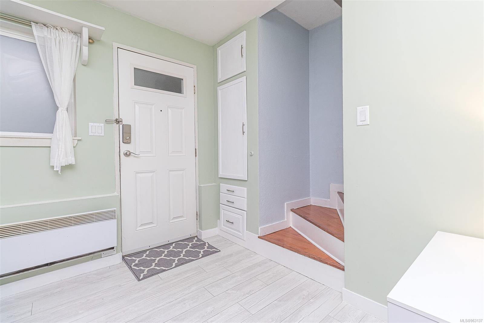 991 Cloverdale Ave # 101