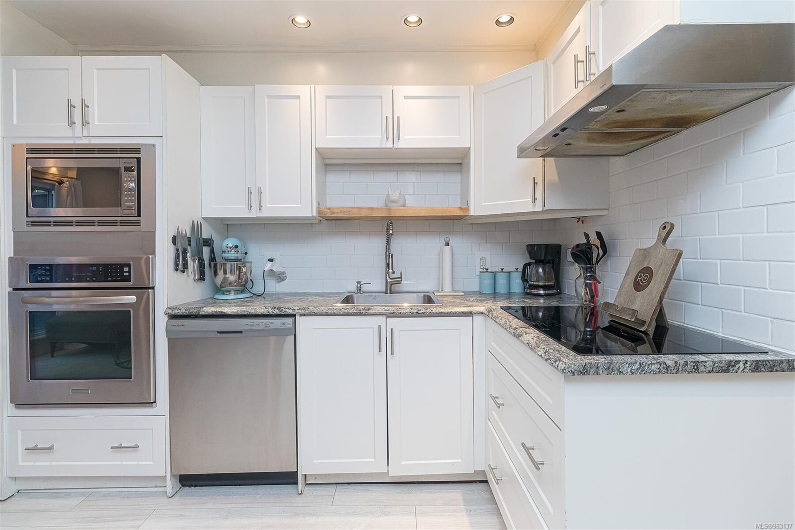 991 Cloverdale Ave # 101