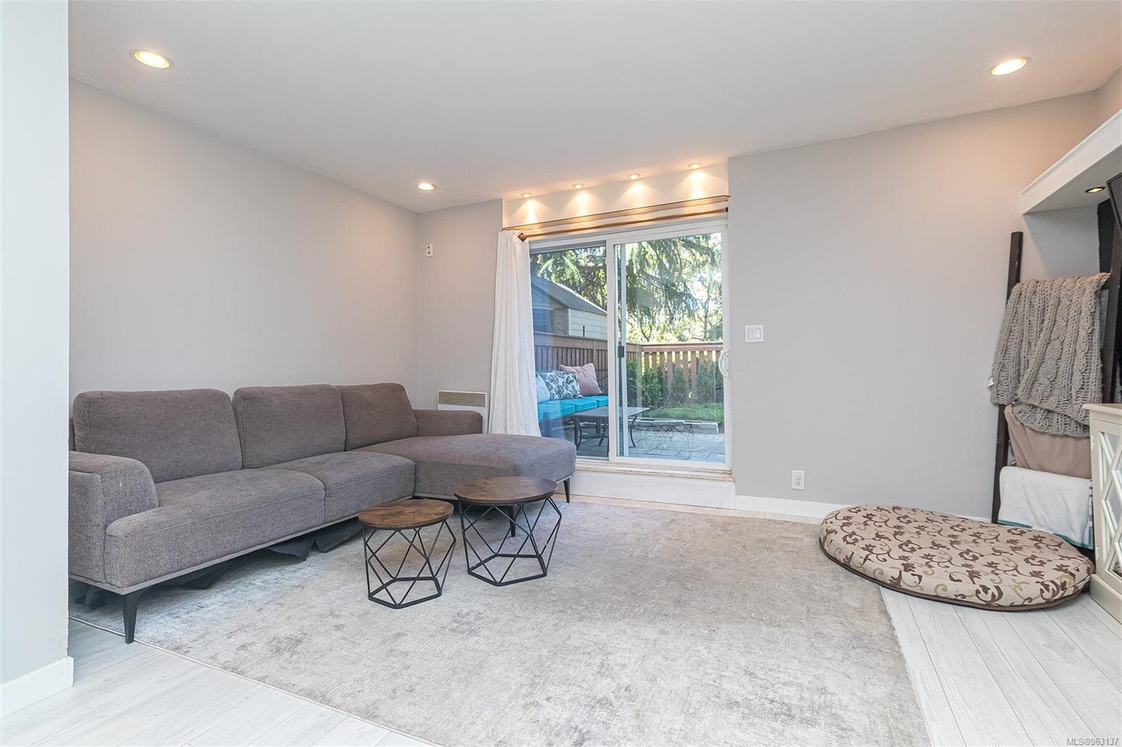 991 Cloverdale Ave # 101