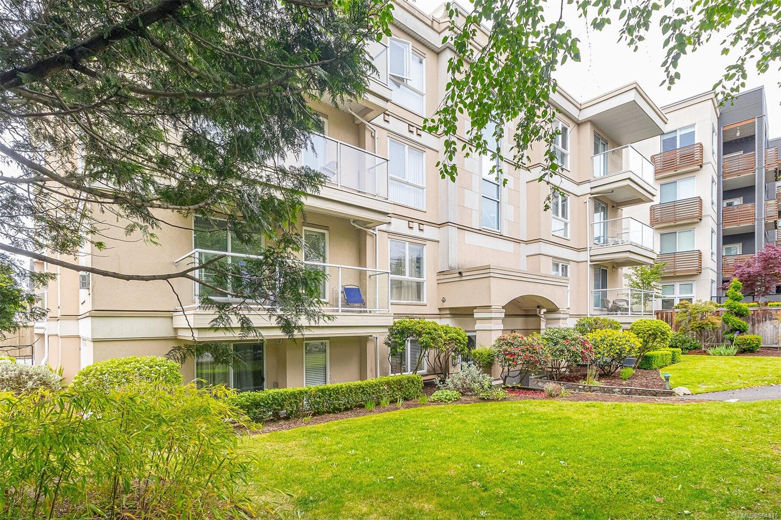 331 Burnside Rd E # 203