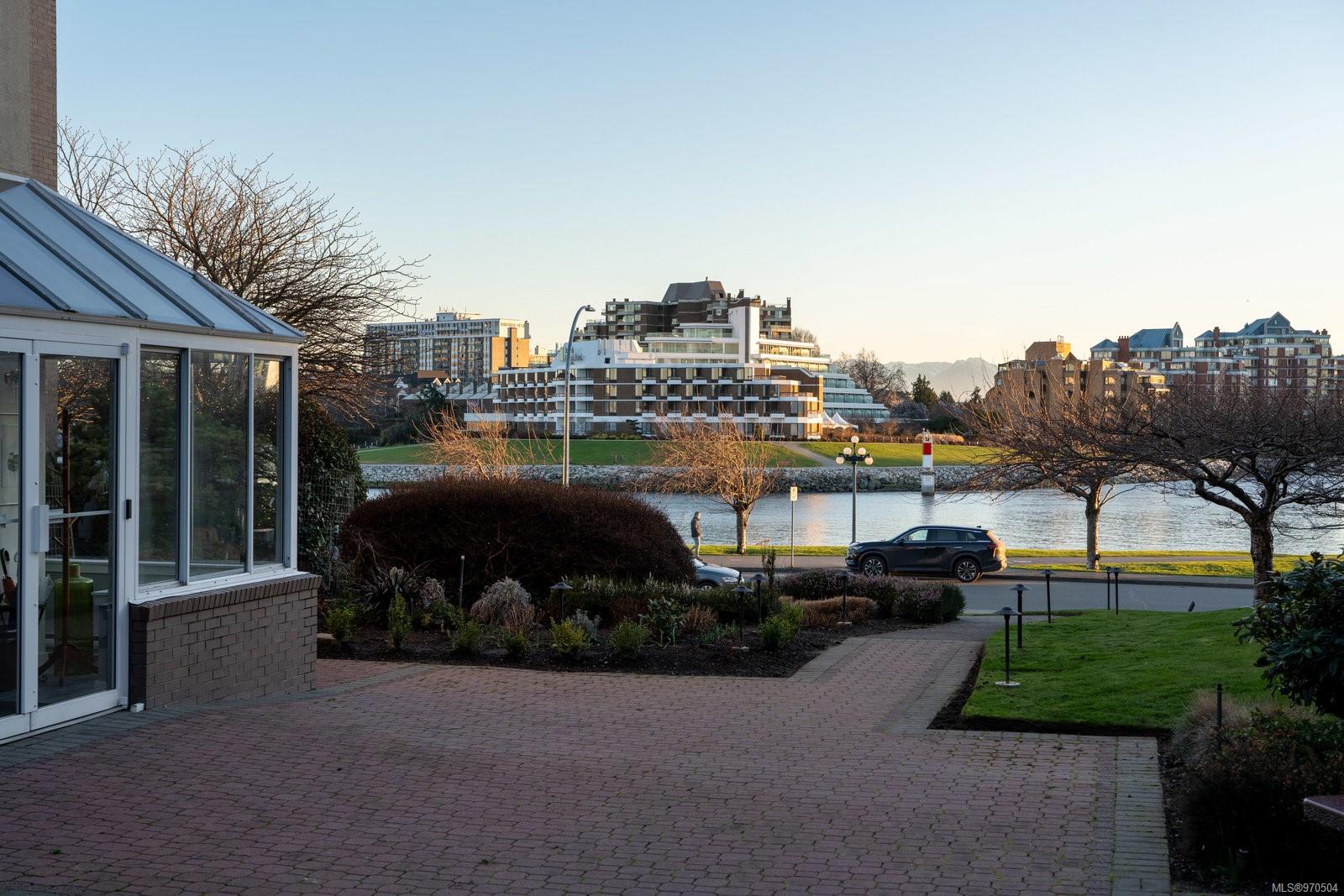 50 Songhees Rd # 621