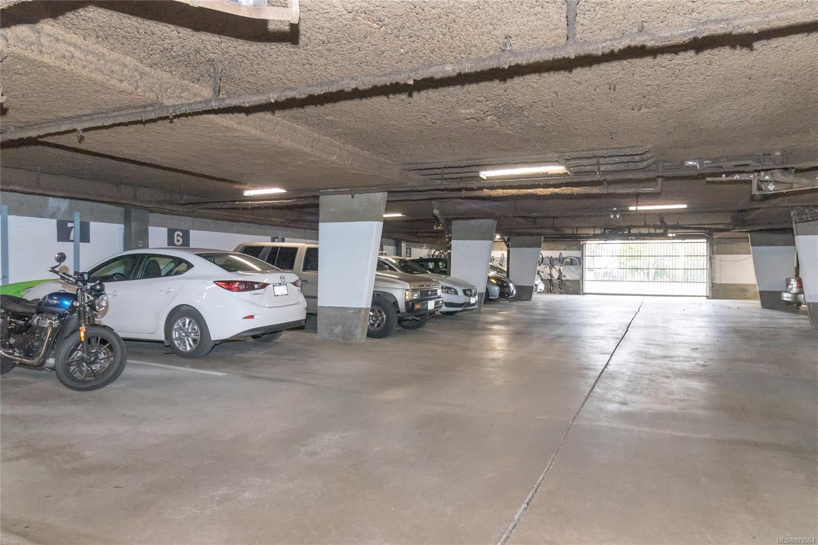 848 Esquimalt Rd Unit: 105