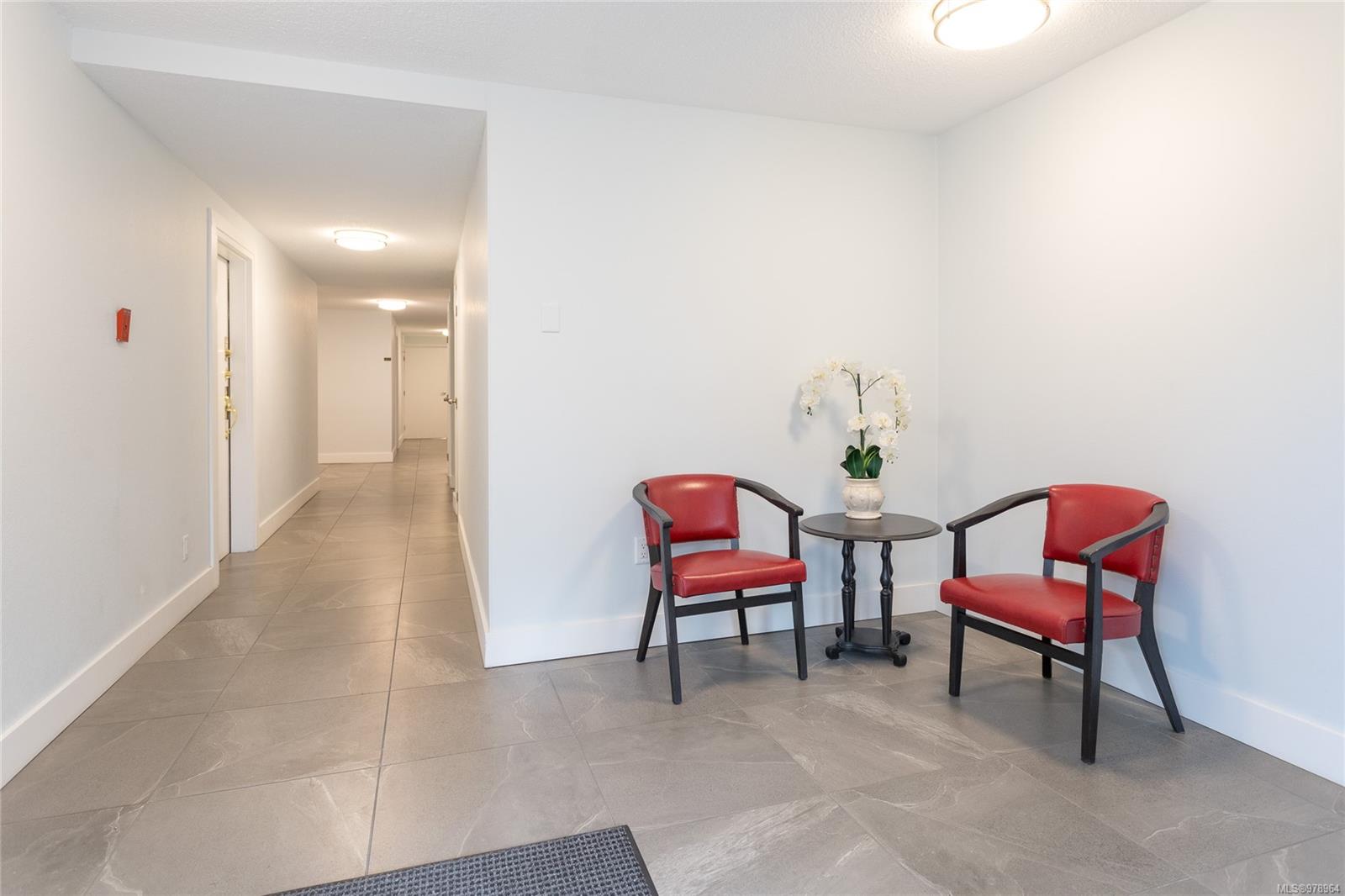 848 Esquimalt Rd Unit: 105