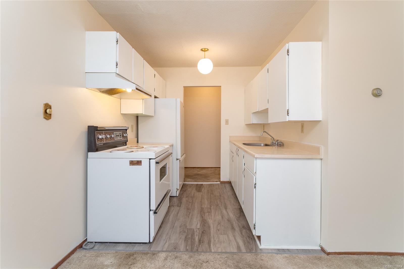 848 Esquimalt Rd Unit: 105