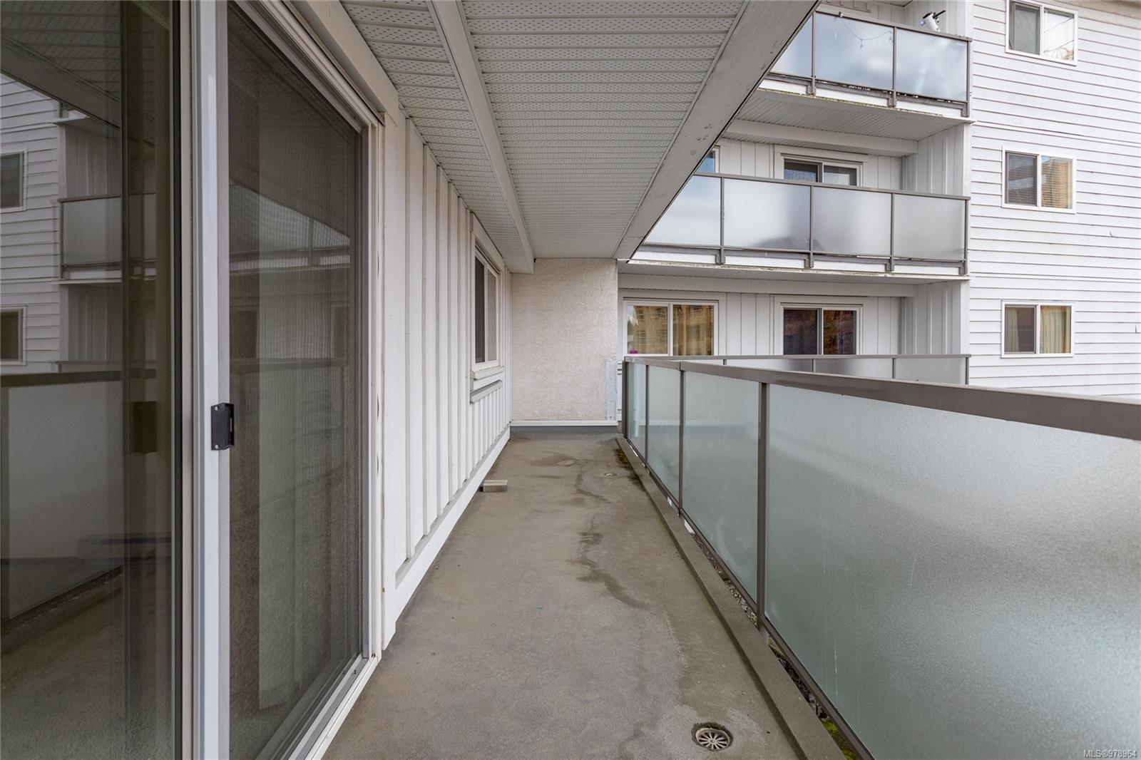 848 Esquimalt Rd Unit: 105