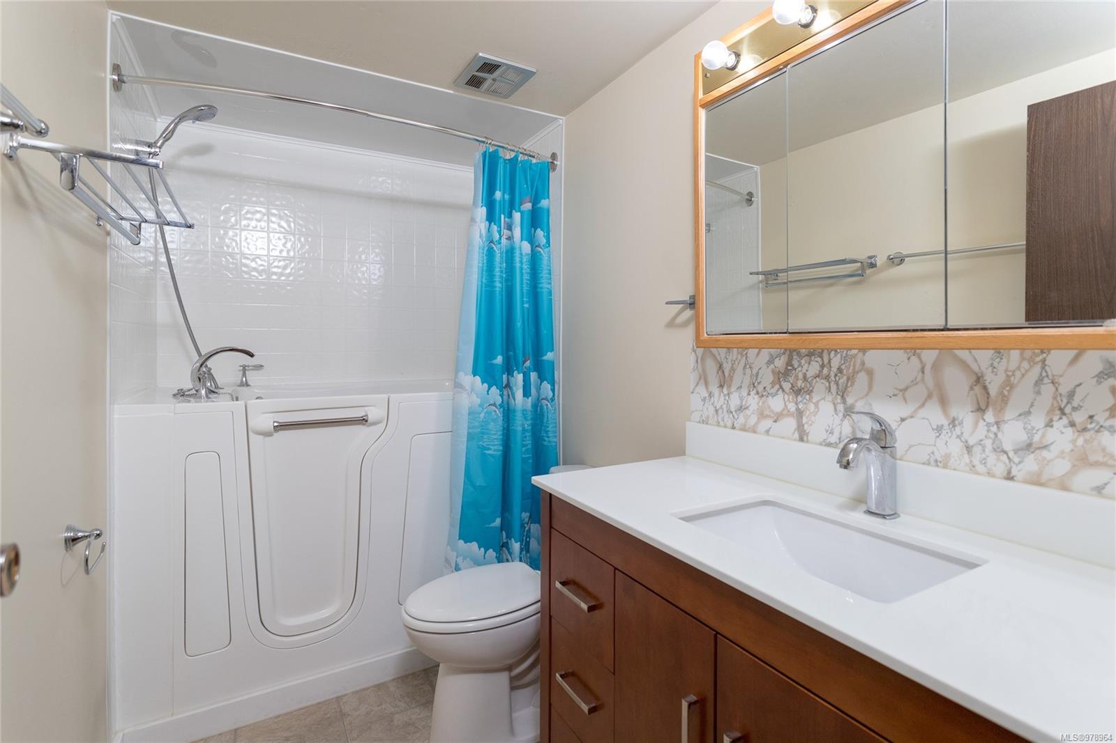 848 Esquimalt Rd Unit: 105