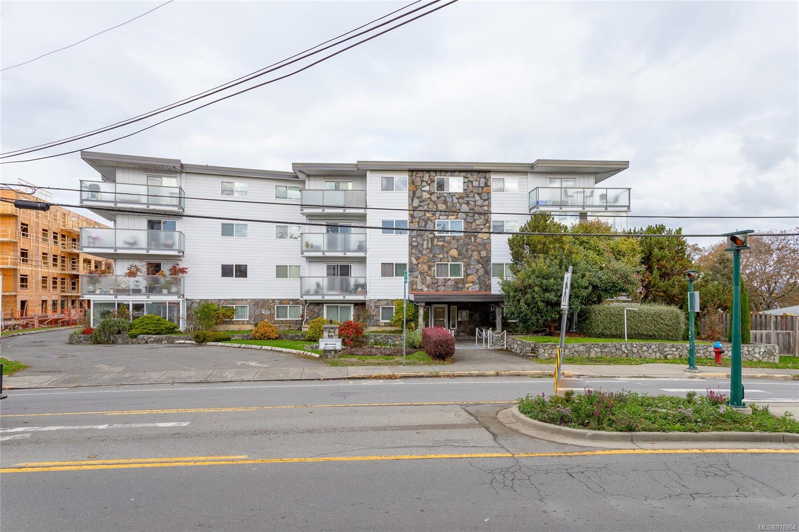848 Esquimalt Rd Unit: 105