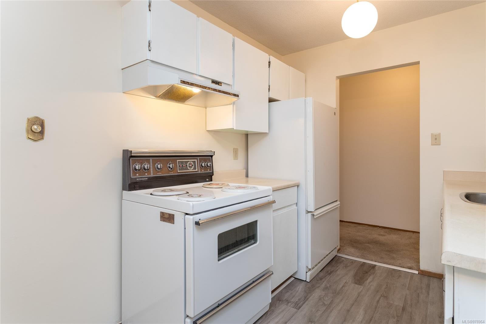 848 Esquimalt Rd Unit: 105