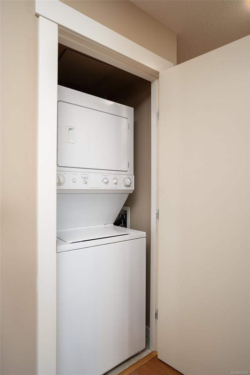 751 Fairfield Rd # 402