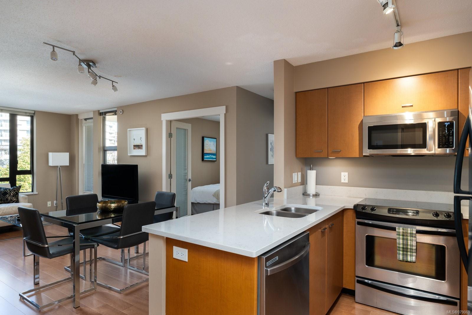 751 Fairfield Rd # 402