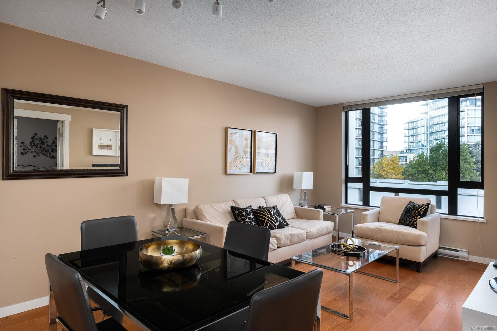 751 Fairfield Rd # 402