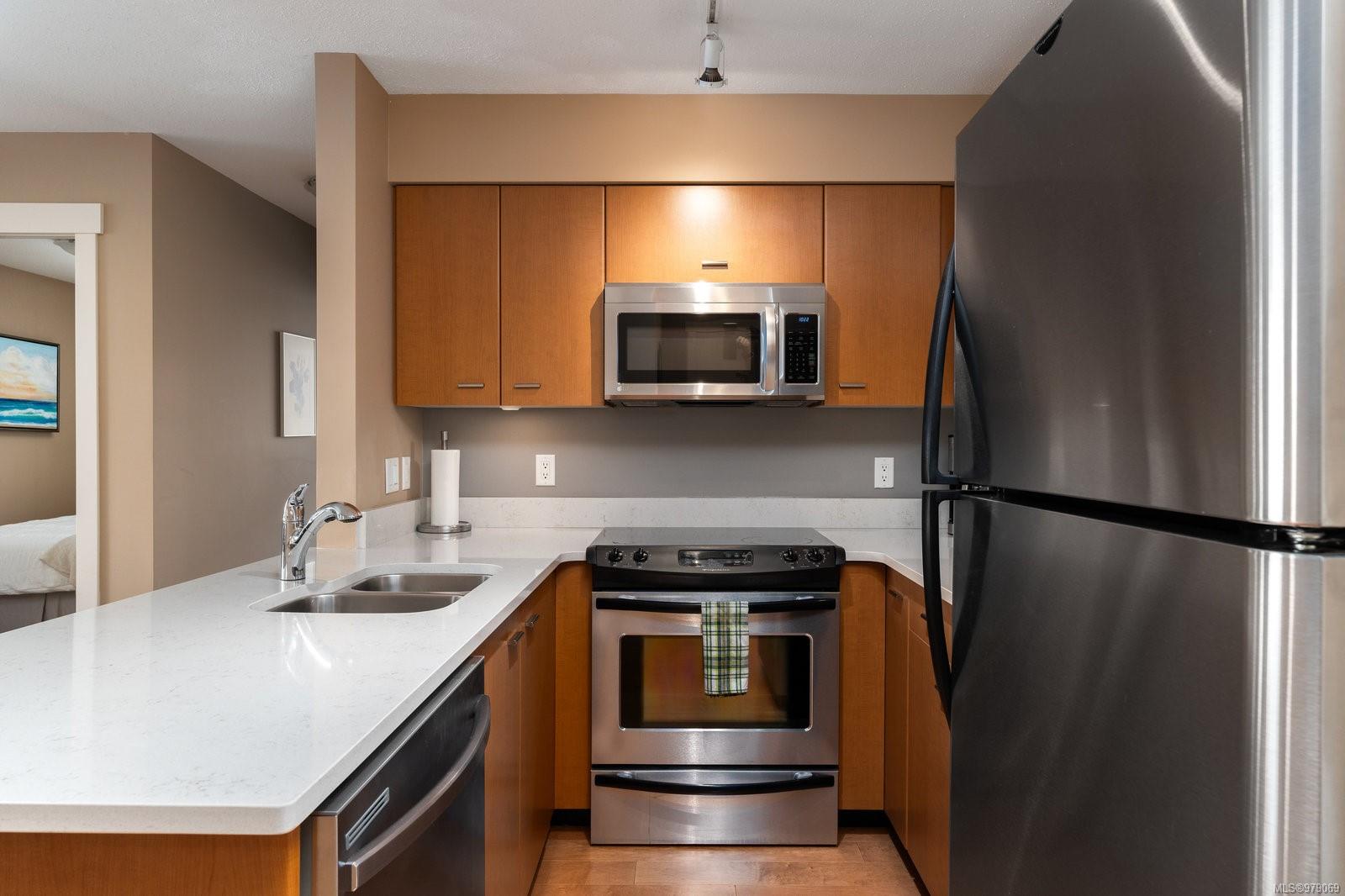 751 Fairfield Rd # 402