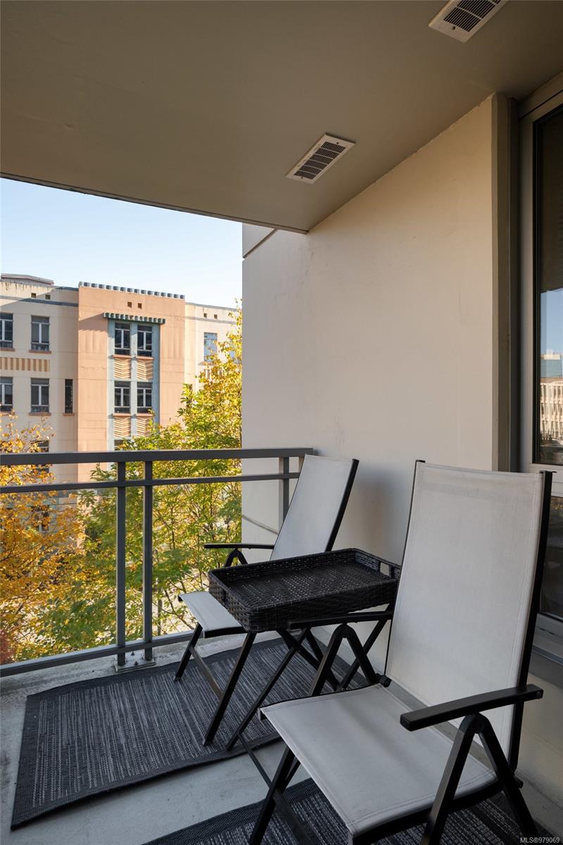 751 Fairfield Rd # 402