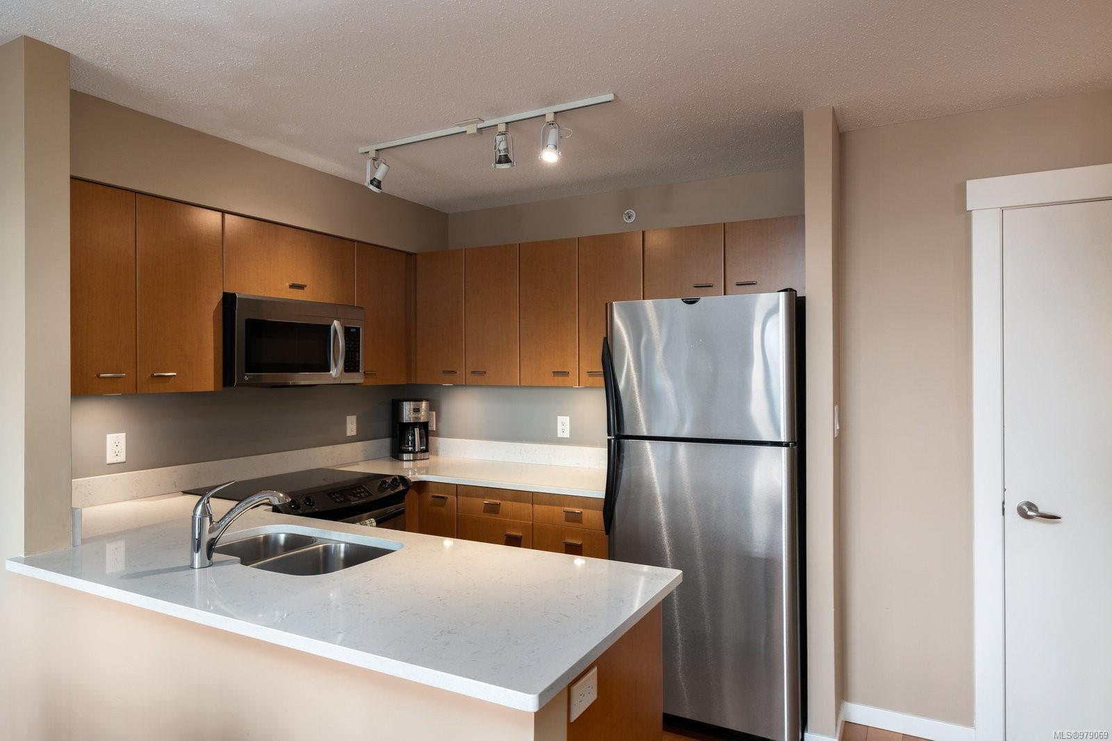 751 Fairfield Rd # 402