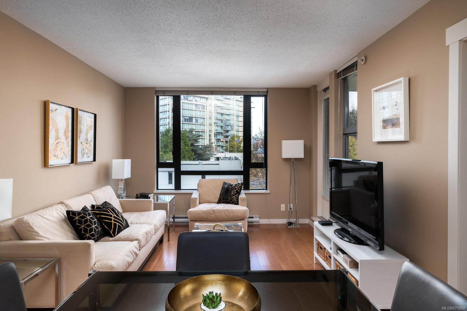 751 Fairfield Rd # 402