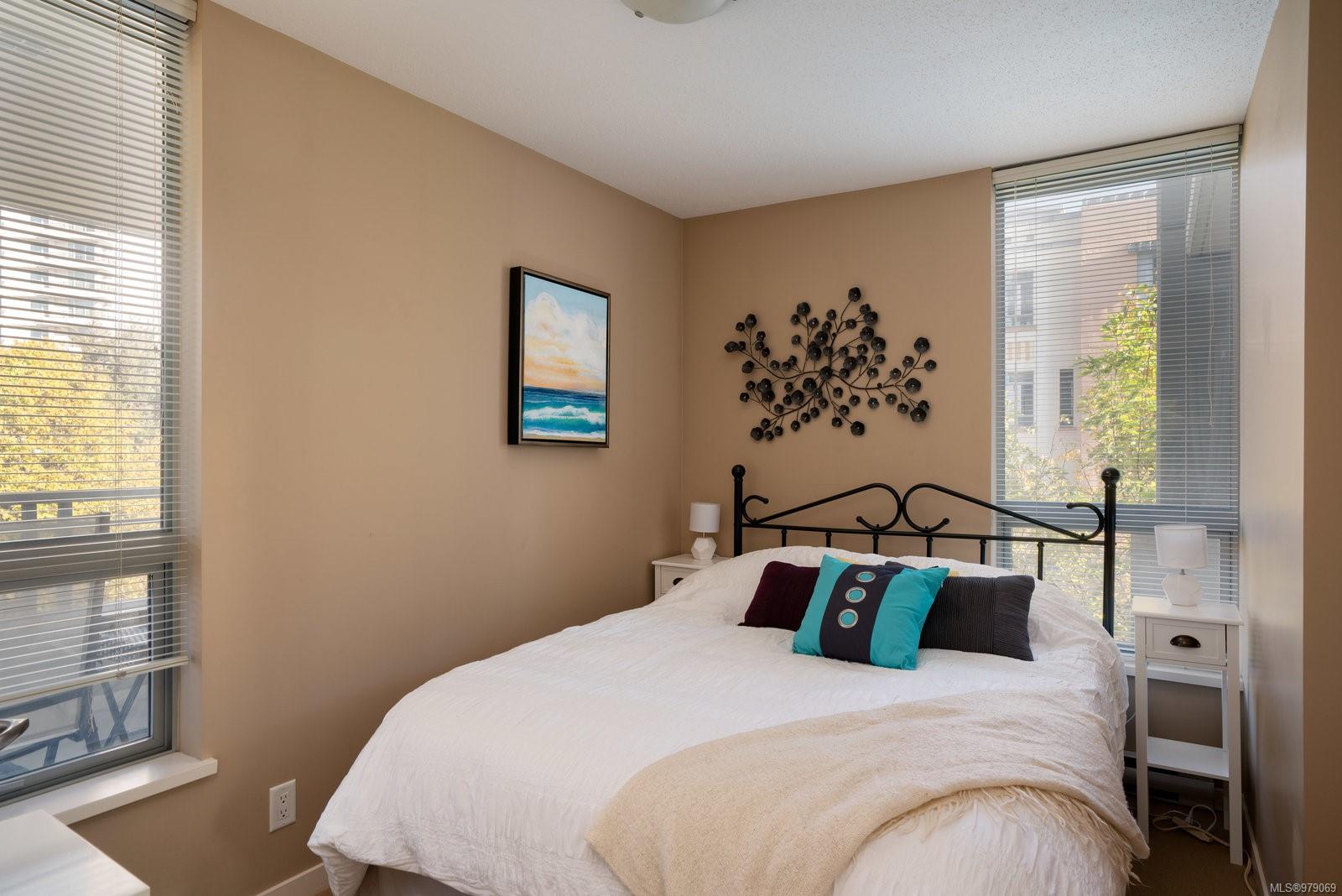 751 Fairfield Rd # 402