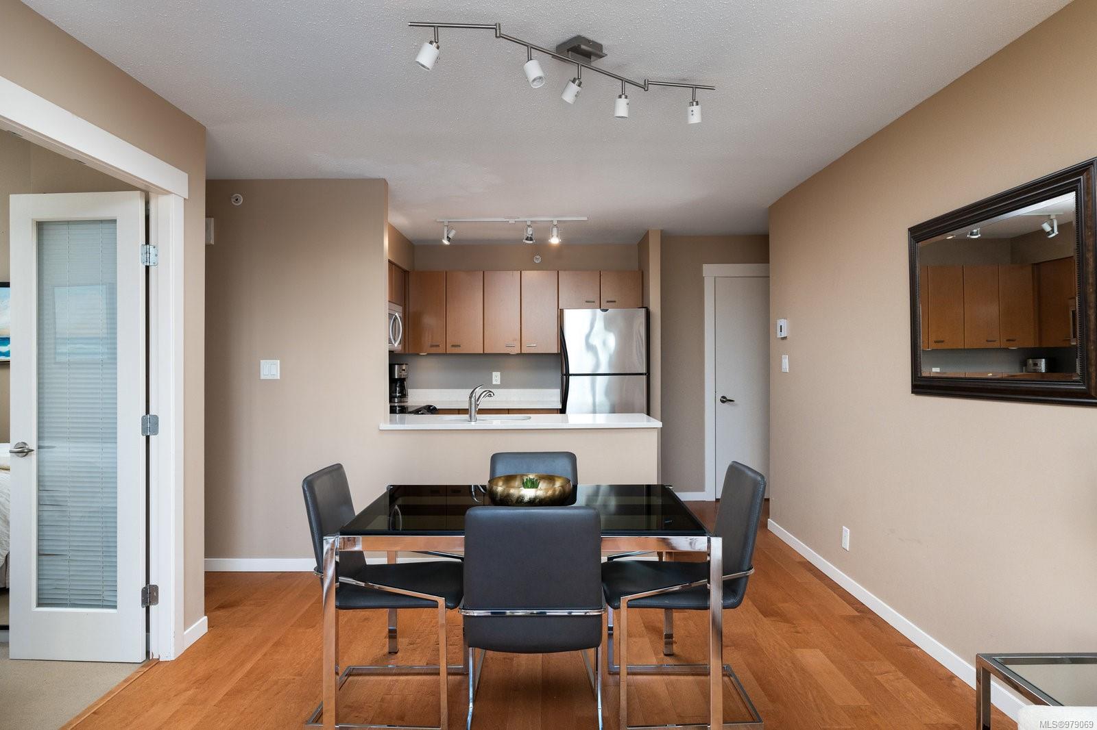 751 Fairfield Rd # 402