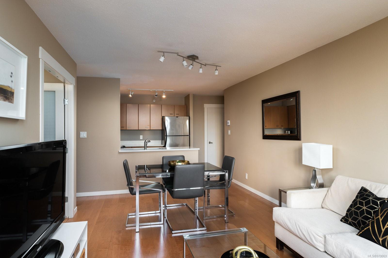 751 Fairfield Rd # 402