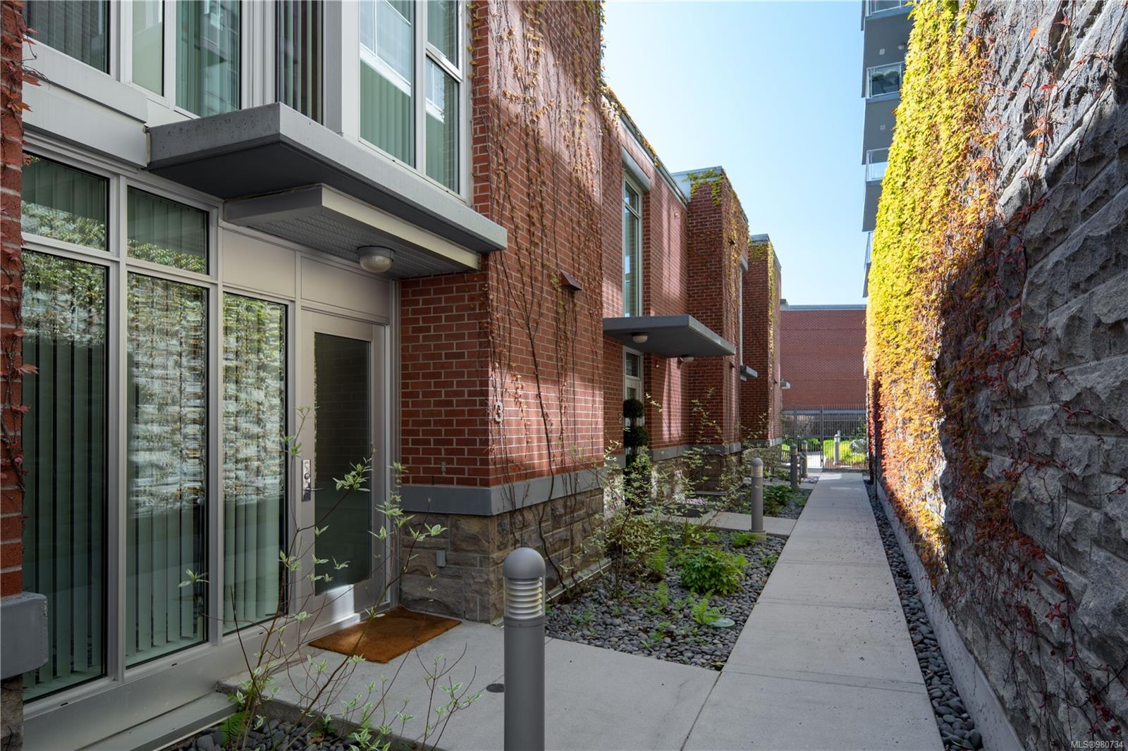 100 Saghalie Rd Unit: TH3