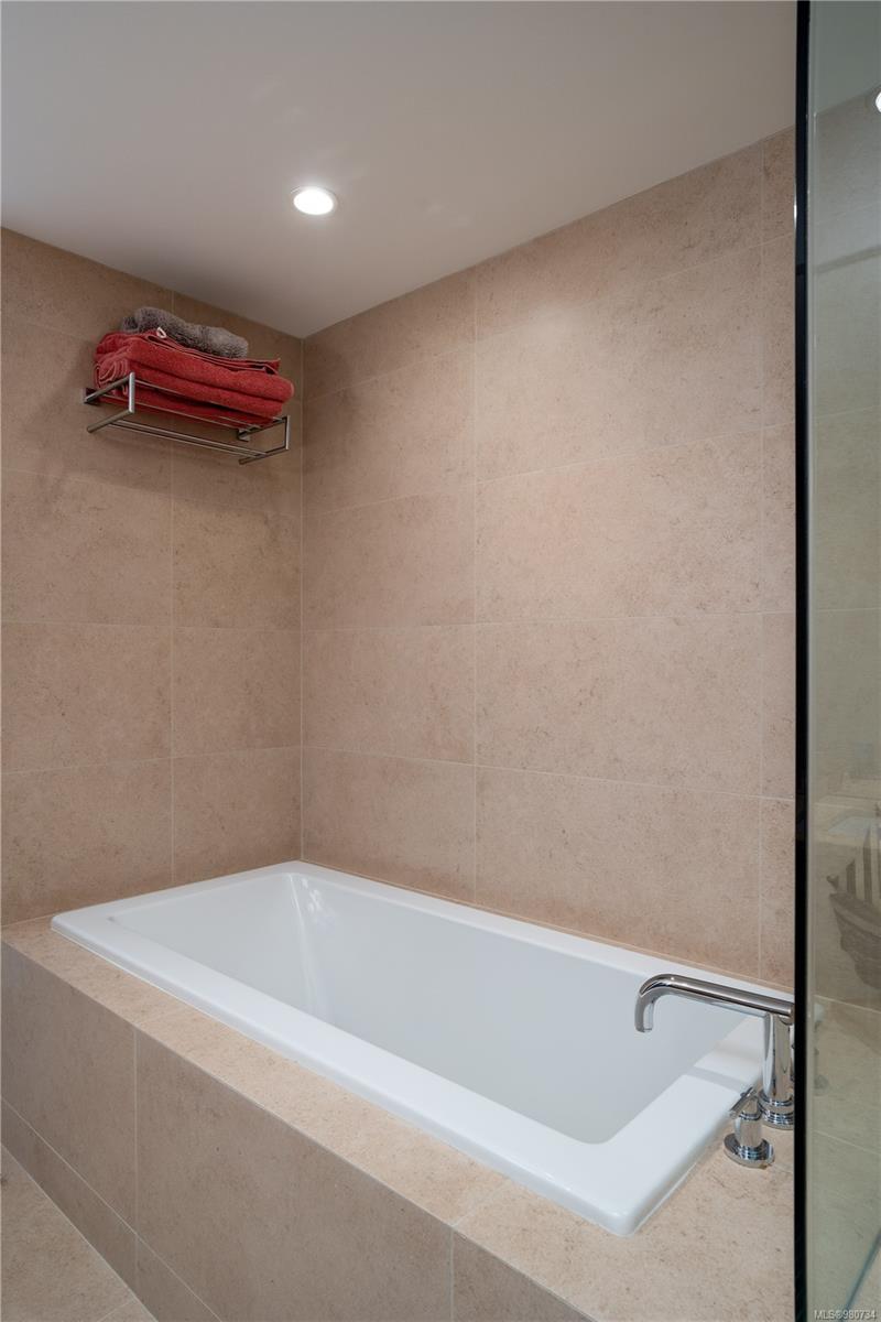 100 Saghalie Rd Unit: TH3