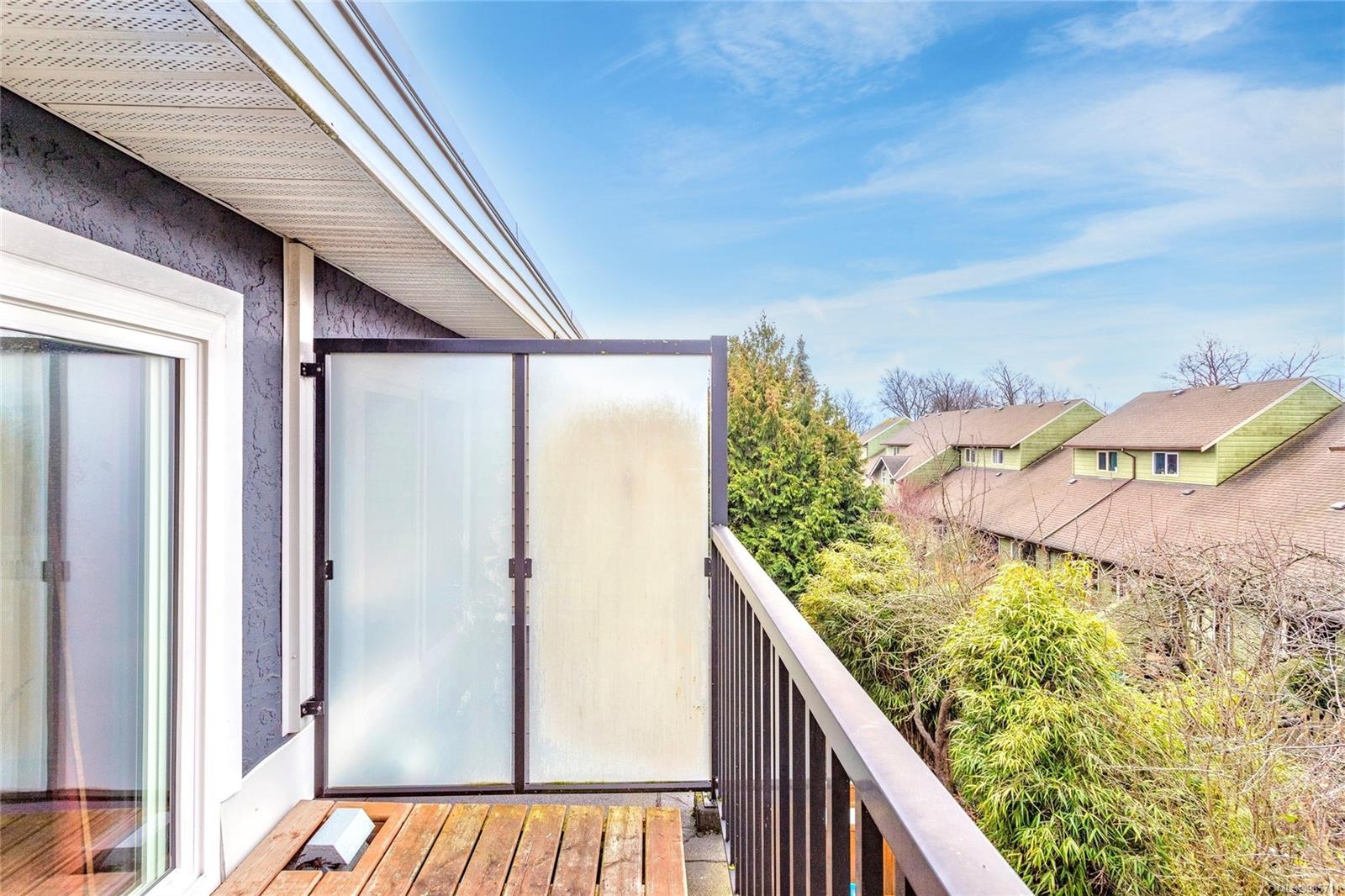 50 Montreal St # 9