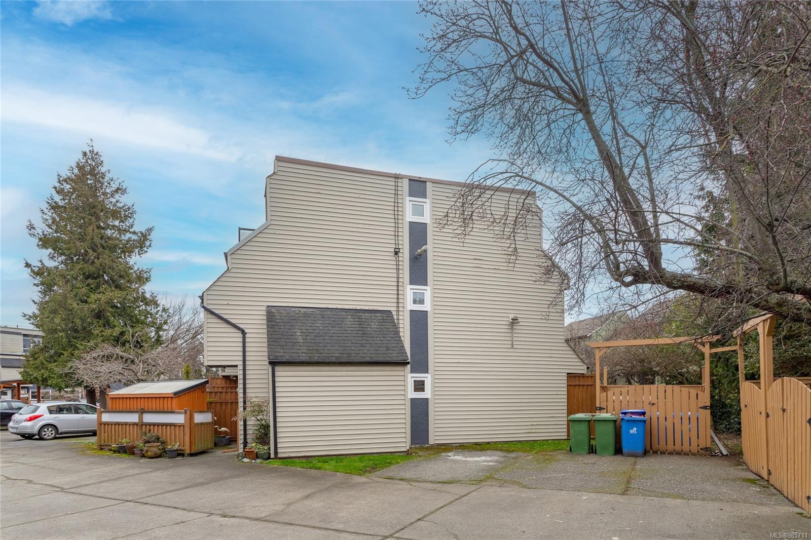 50 Montreal St # 9