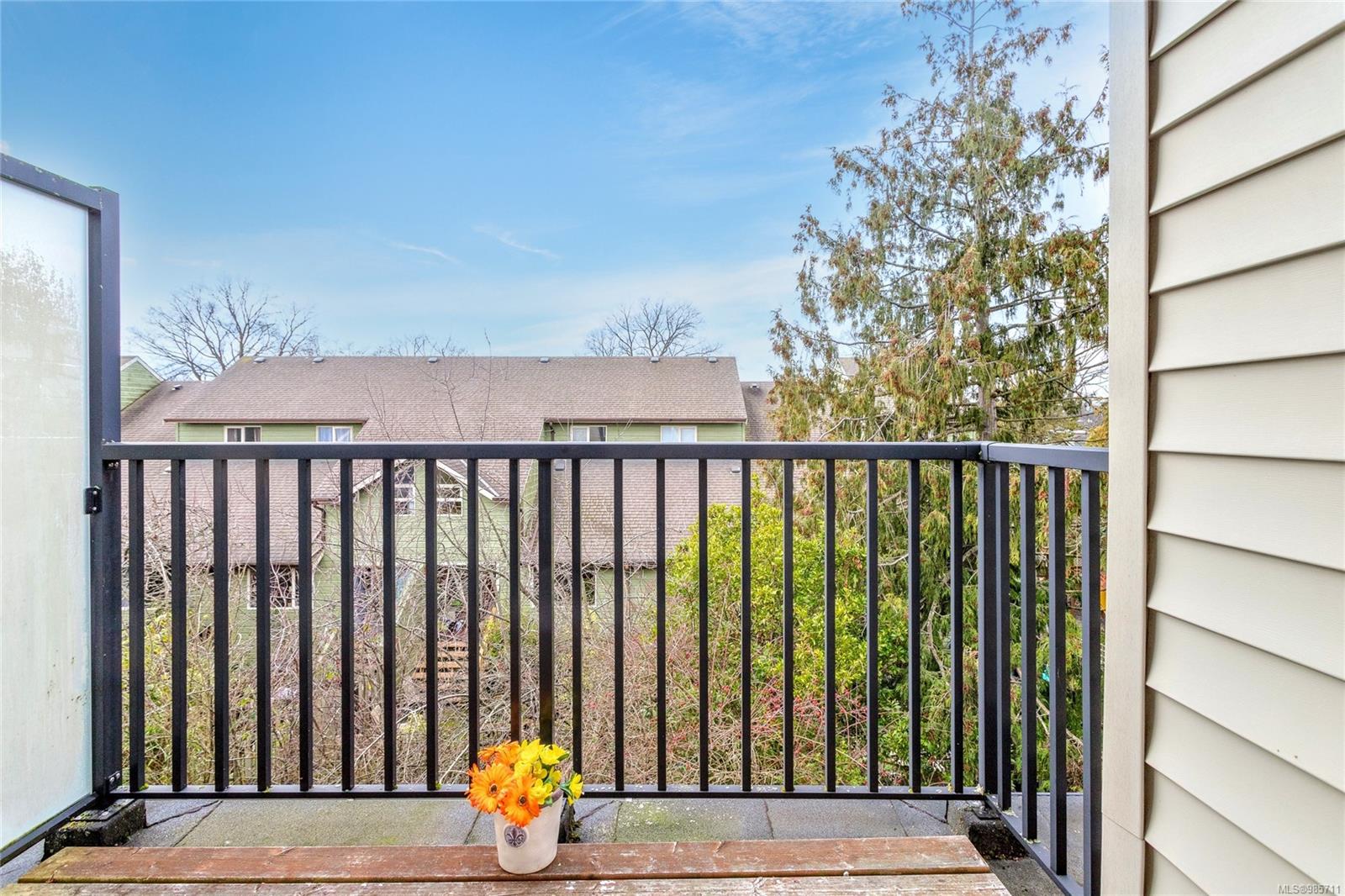 50 Montreal St # 9