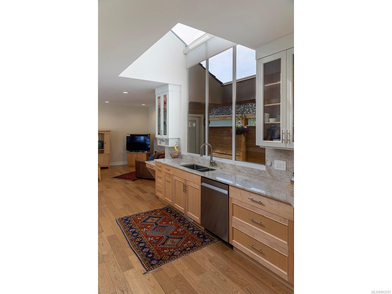 3317 University Woods