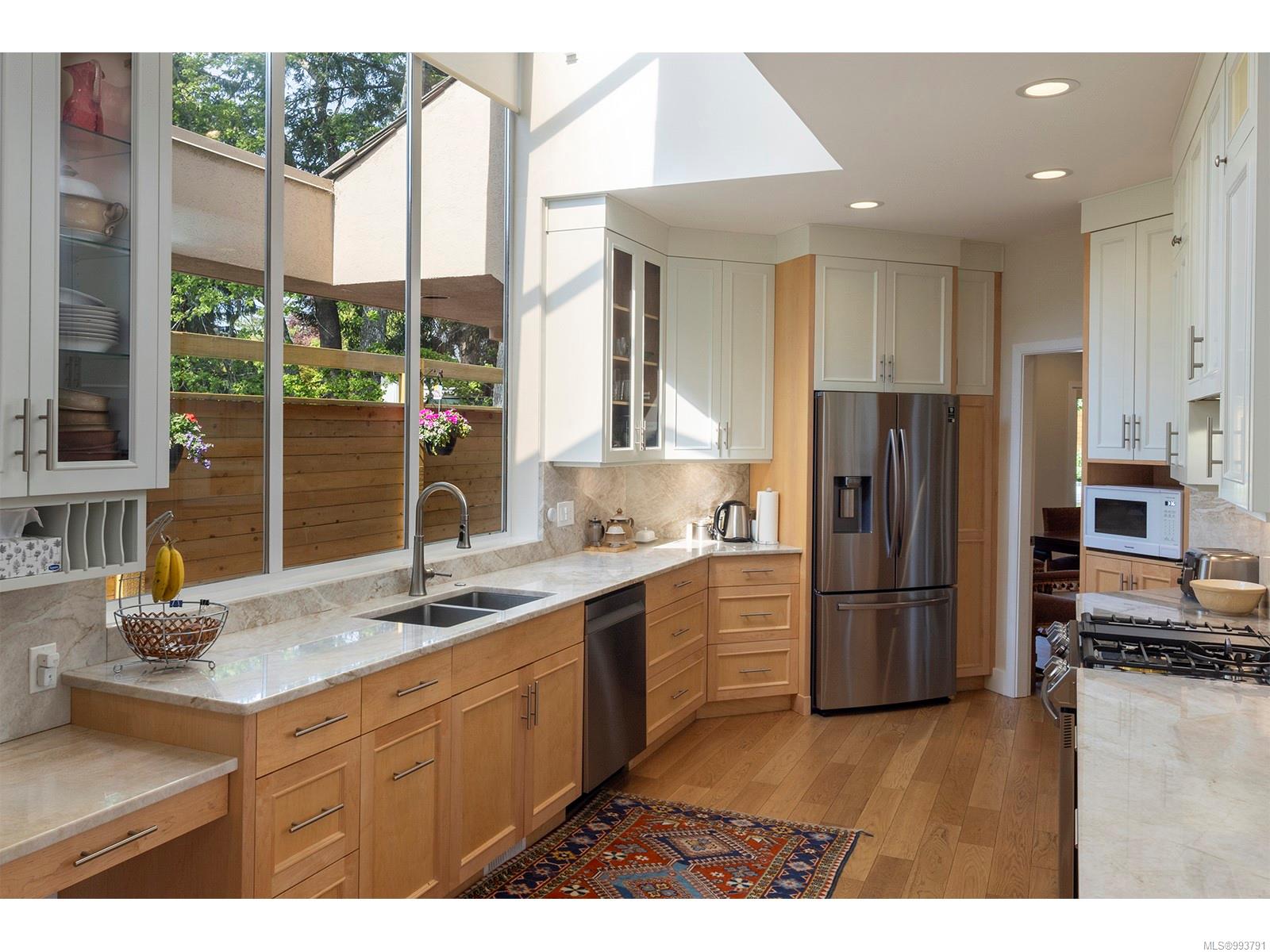 3317 University Woods