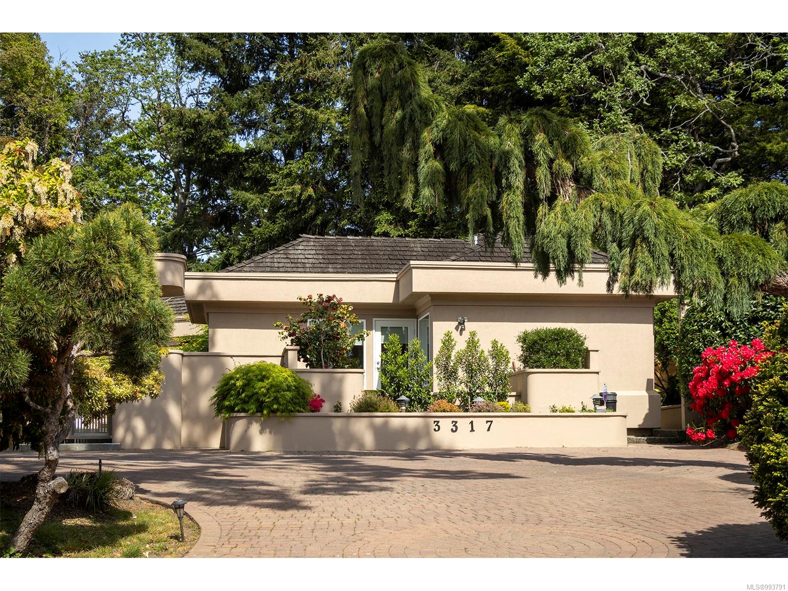 3317 University Woods