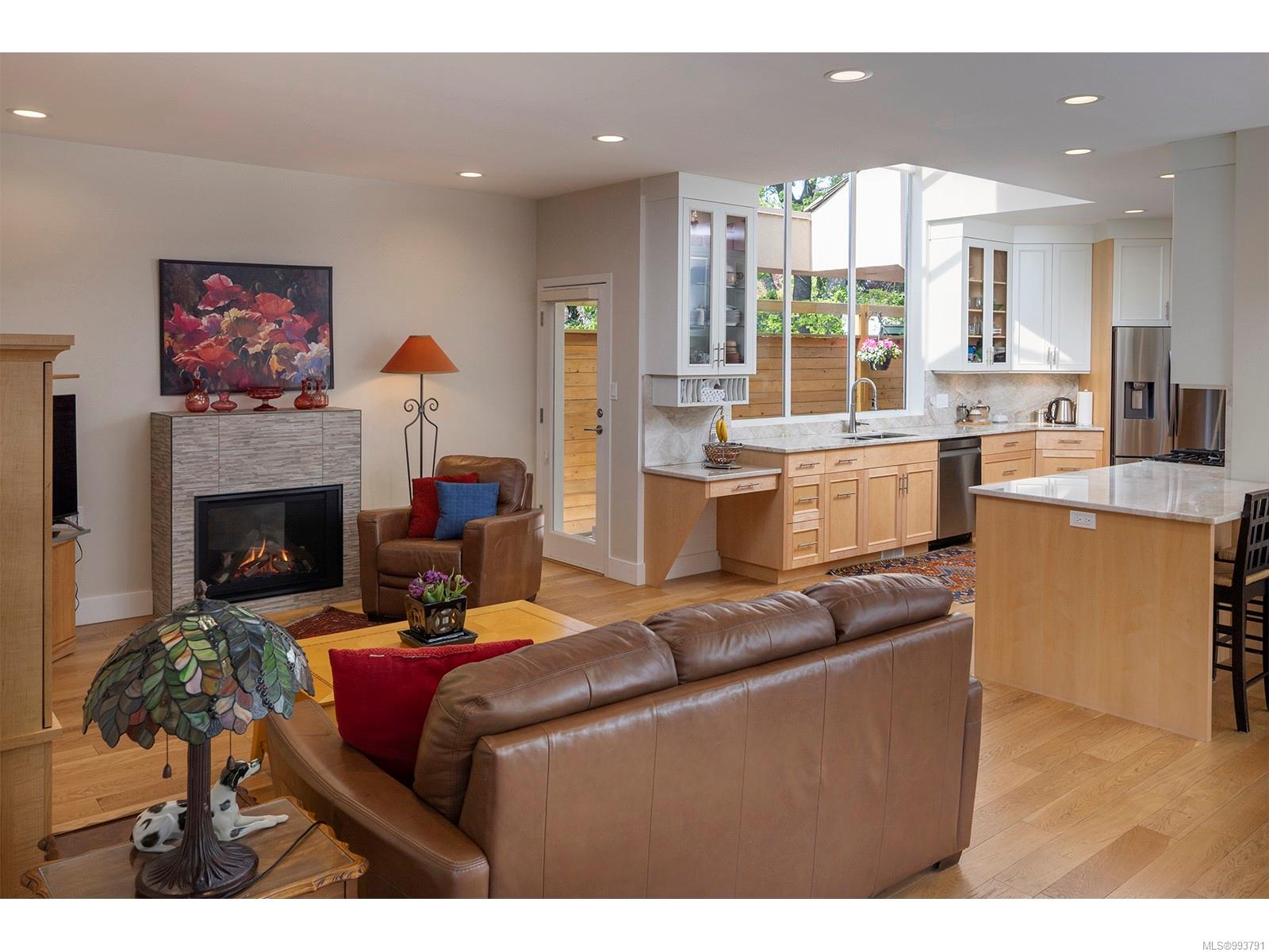 3317 University Woods