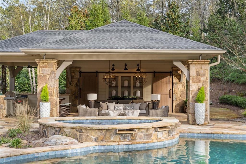 835 Foxhollow Run