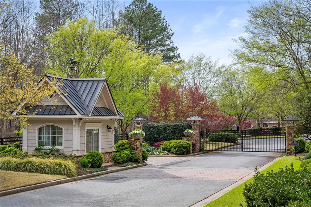 835 Foxhollow Run