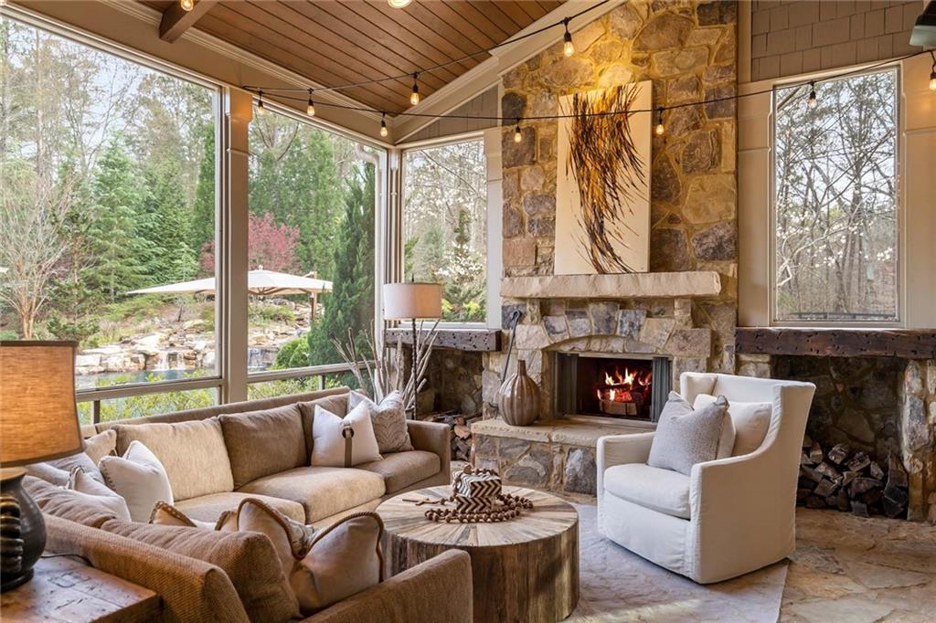 835 Foxhollow Run