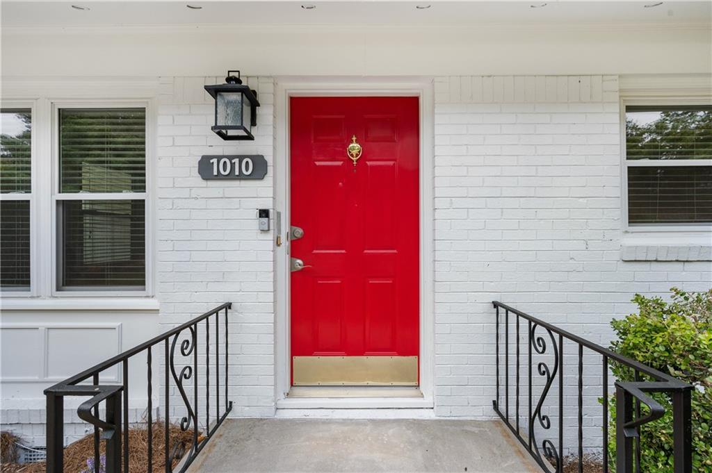 1010 Greenbriar Circle