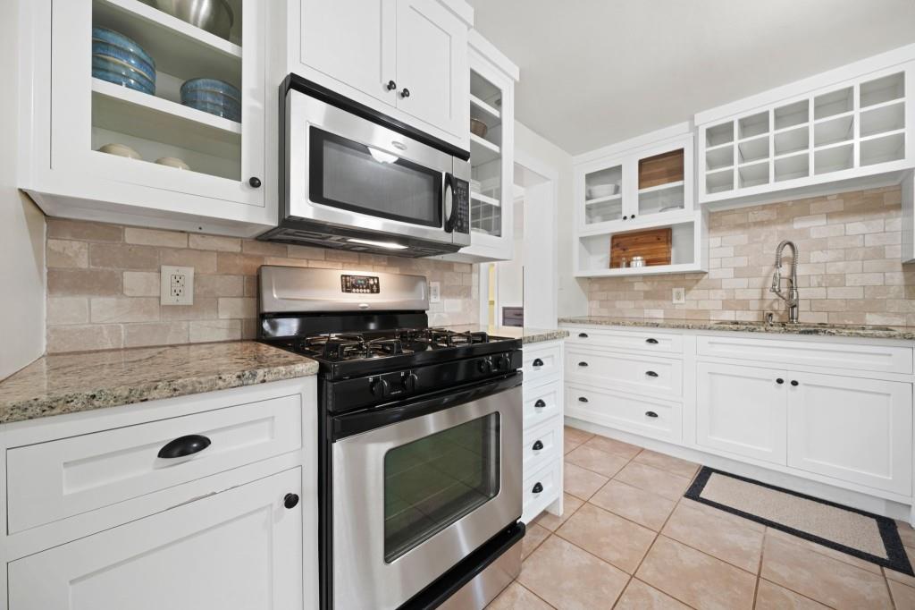 2796 Georgian Drive W