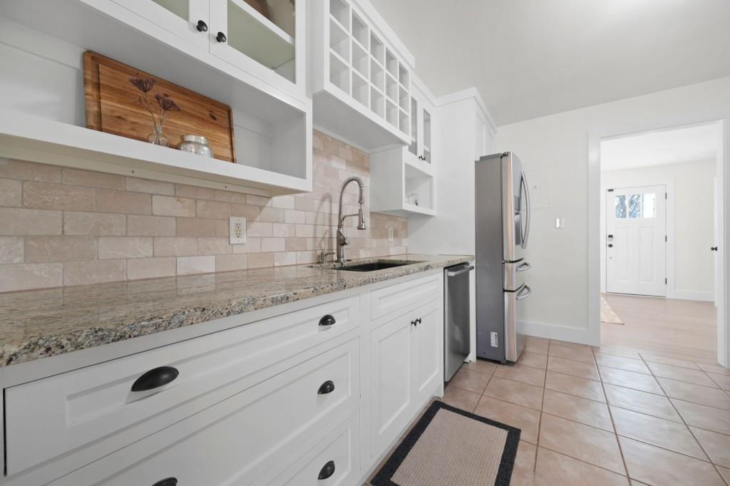 2796 Georgian Drive W