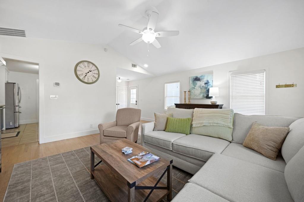 2796 Georgian Drive W