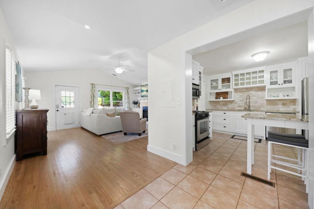 2796 Georgian Drive W