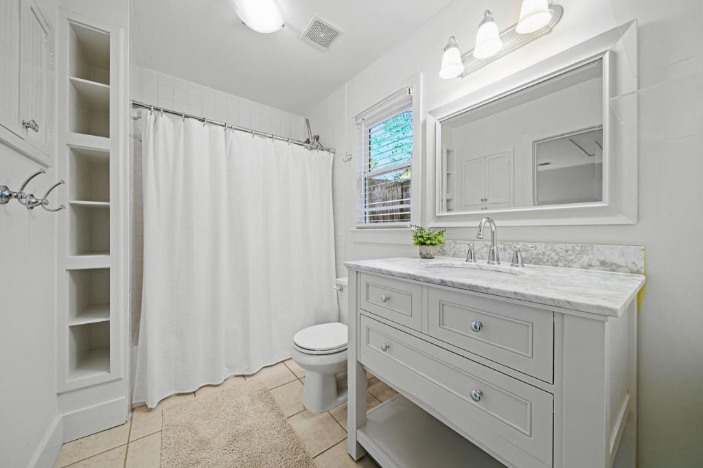 2796 Georgian Drive W