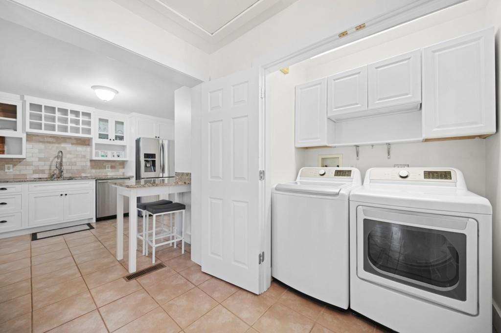 2796 Georgian Drive W