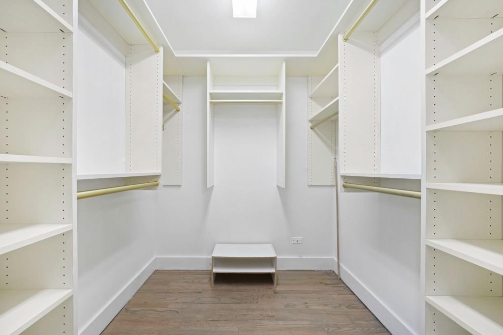 2796 Georgian Drive W