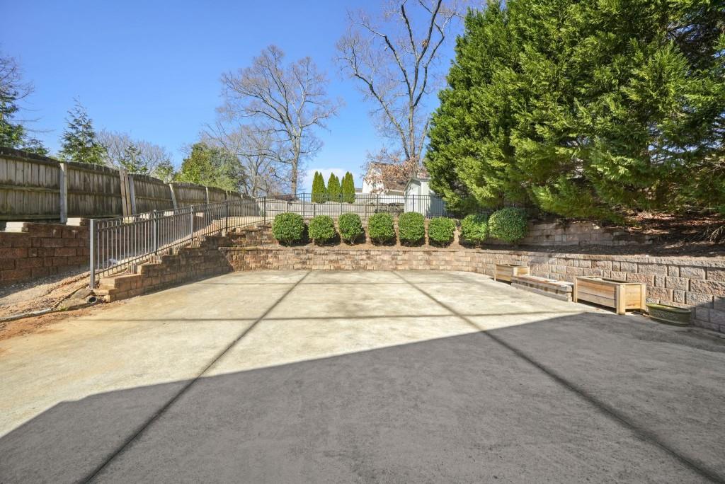 2796 Georgian Drive W
