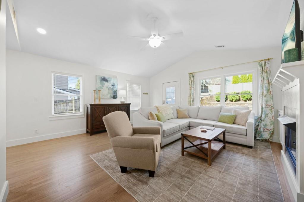 2796 Georgian Drive W
