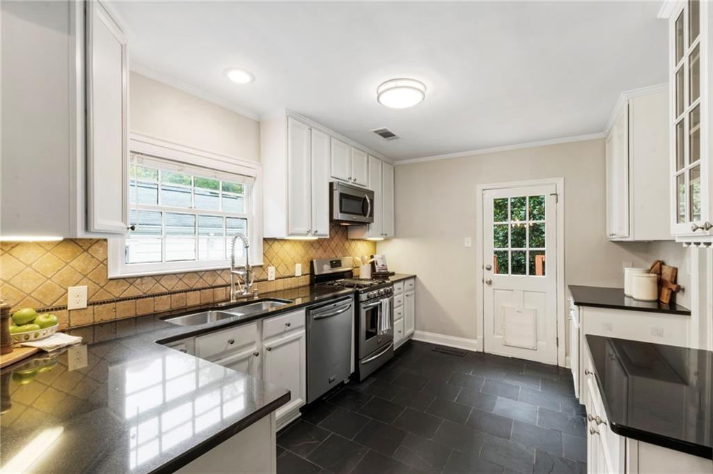 817 Highland Terrace NE