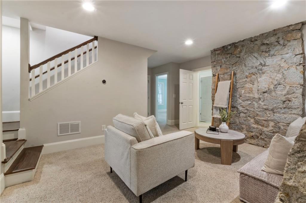 817 Highland Terrace NE