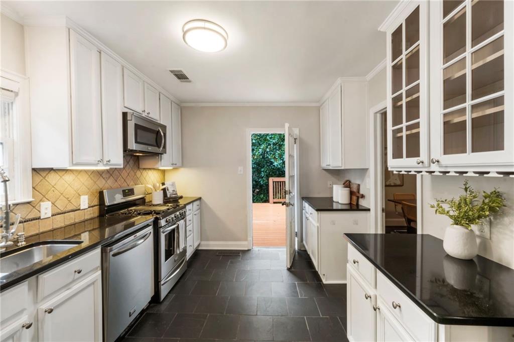 817 Highland Terrace NE