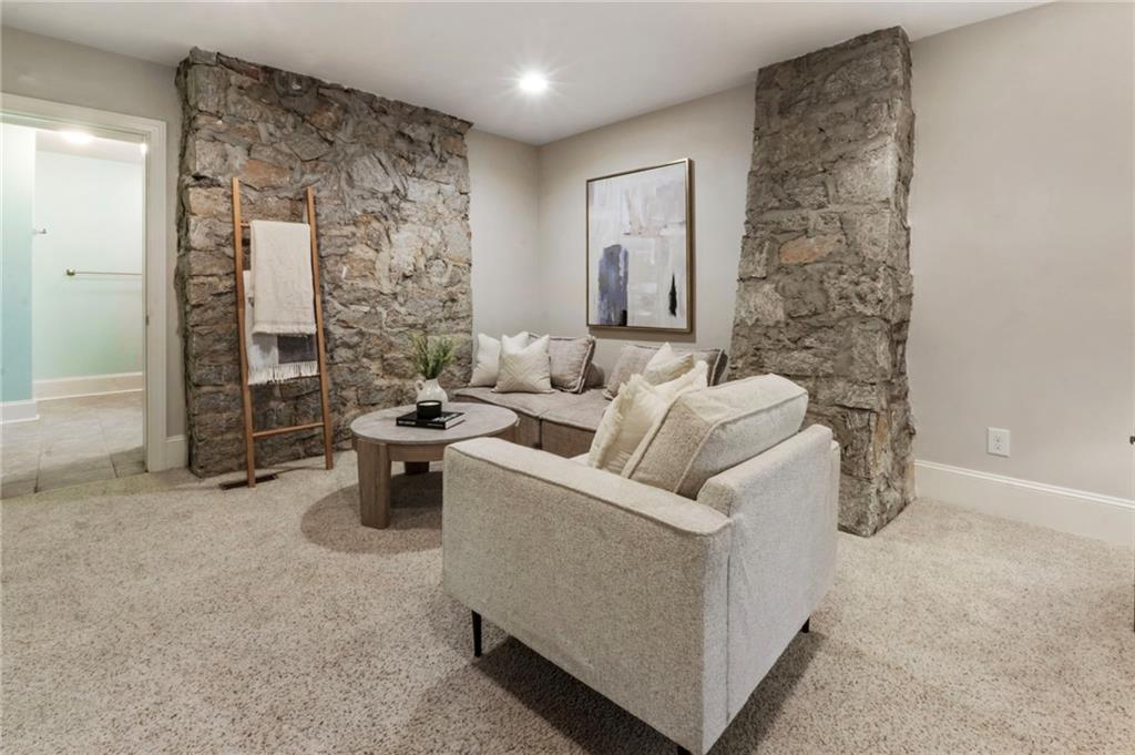 817 Highland Terrace NE