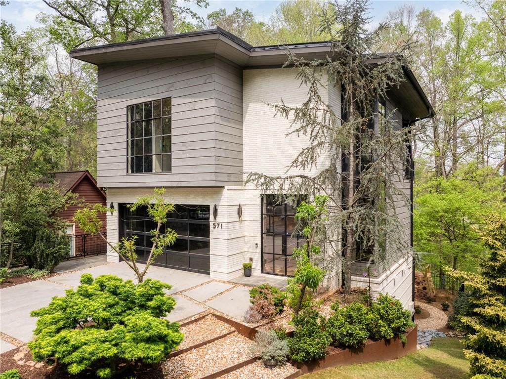 571 Overbrook Drive NW